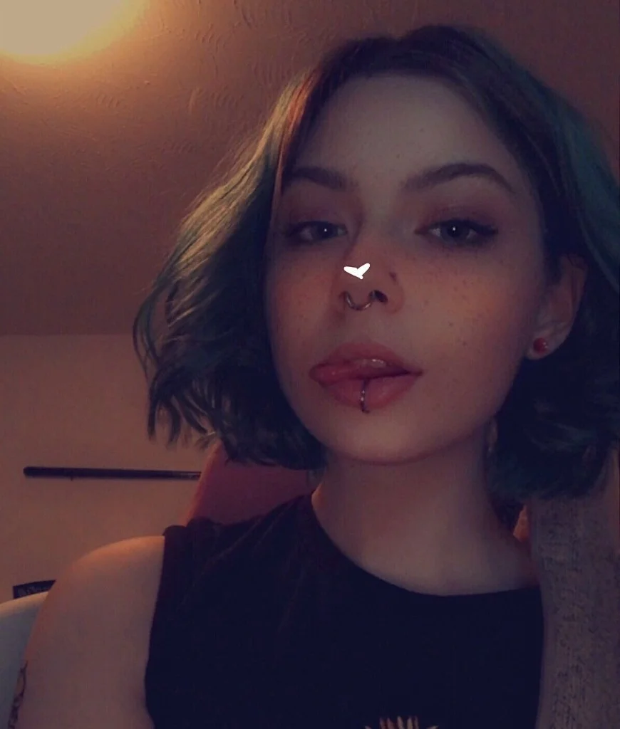 Hey guys, I m here to have some fun come have an amazing day with me!