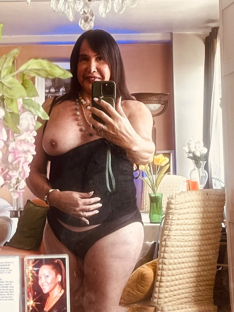 Stiff lady stick Big Tittys round ass sexy body and sexy sti... in Long Island – Women Seeking Men