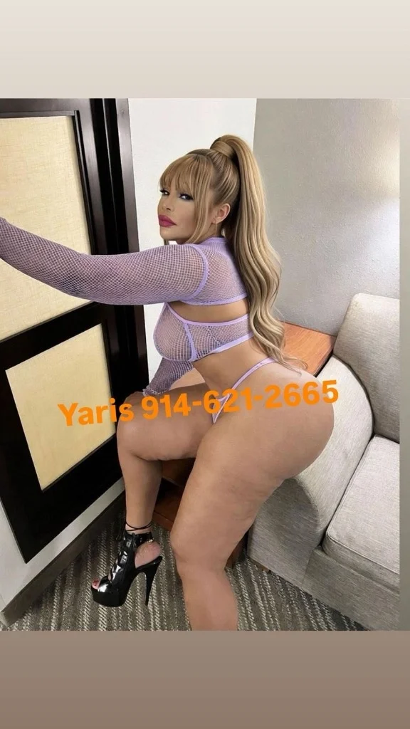 LAtina. Sexy Yari
