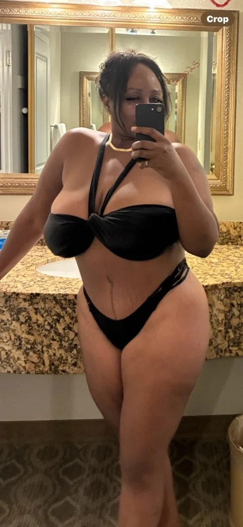 l Busty babe in Los Angeles – Women Seeking Men photo 4