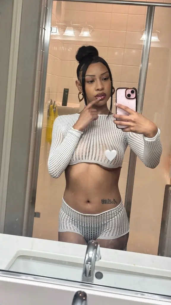 Pretty Petite Latina New In Town Hablo Espanol in Los Angeles – Women Seeking Men photo 2