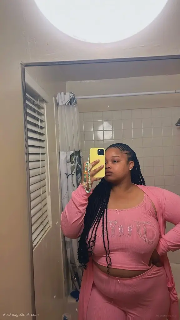 Ready to suck and fuck baby message me if you are money read... in Los Angeles – Women Seeking Men photo 2
