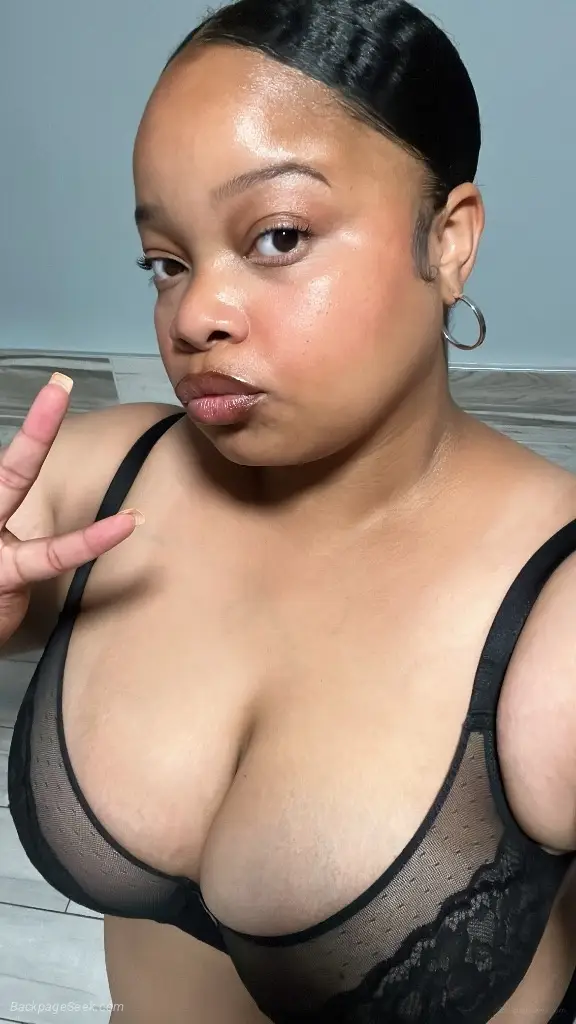 Ready to suck and fuck baby message me if you are money read... in Los Angeles – Women Seeking Men photo 4