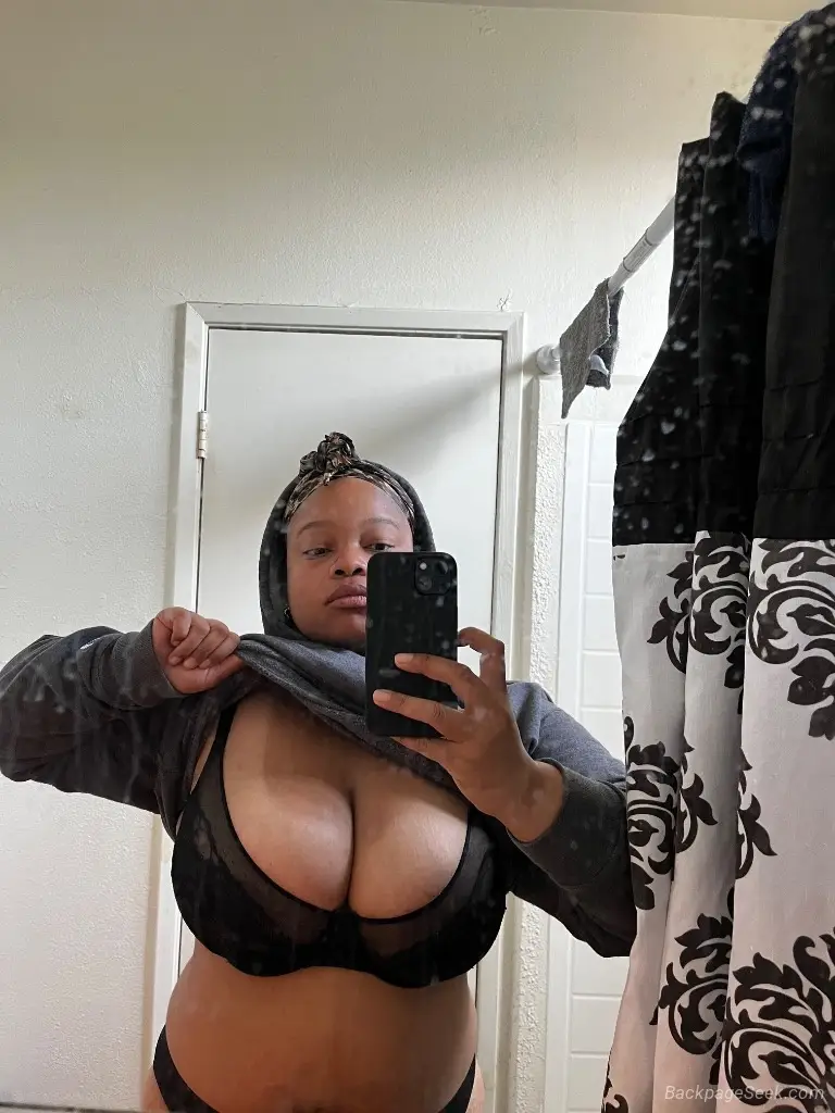 Ready to suck and fuck baby message me if you are money read... in Los Angeles – Women Seeking Men photo 5
