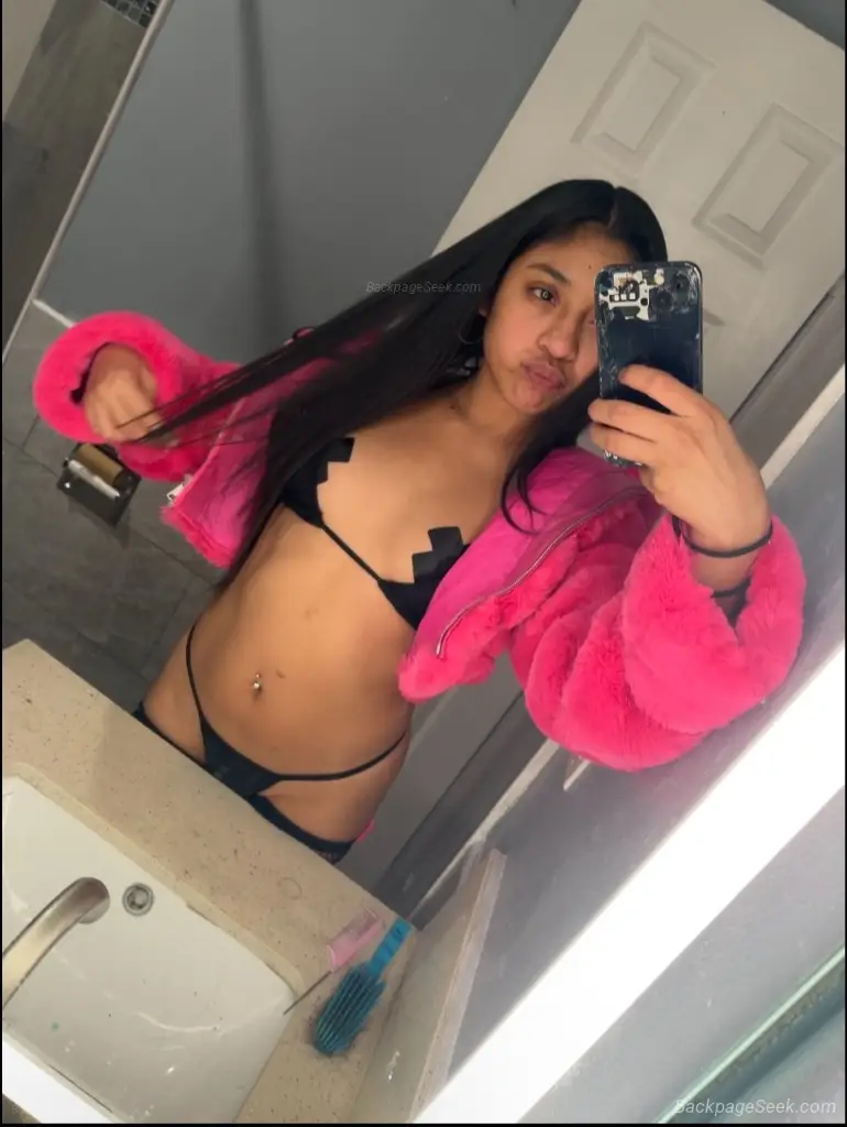 PRETTY PETITE LATINA in Los Angeles – Women Seeking Men photo 2