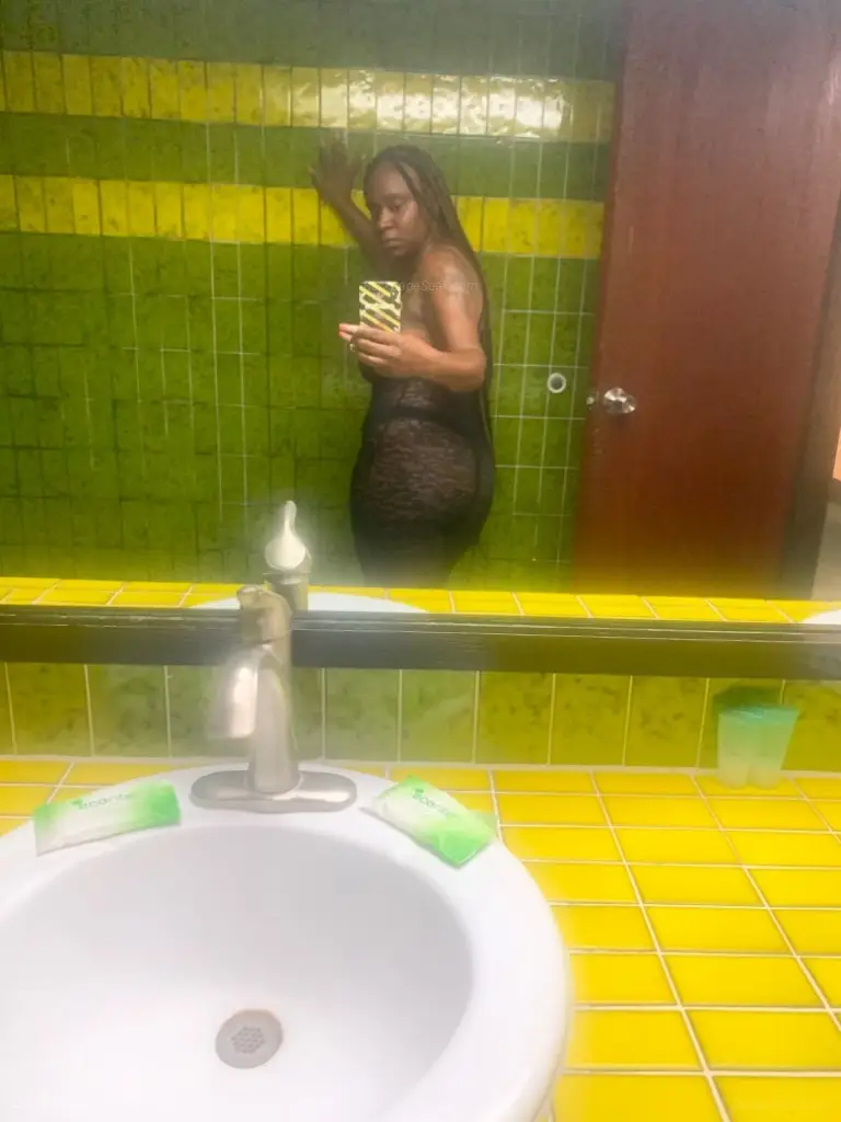 LOOKING FOR GUYS TO GET THIS PUSSY WET in Los Angeles – Women Seeking Men photo 4