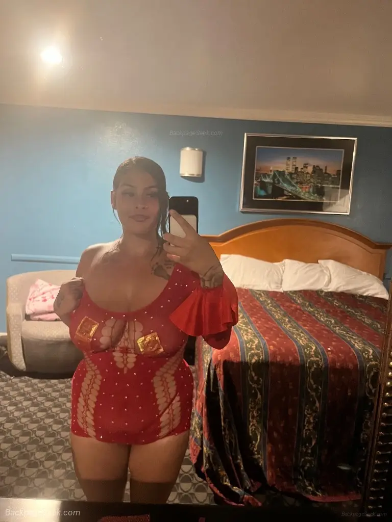 NEW TO TOWN CUM & SEE THE WETTEST IN TOWWWWN NOT HERE FOR LONG