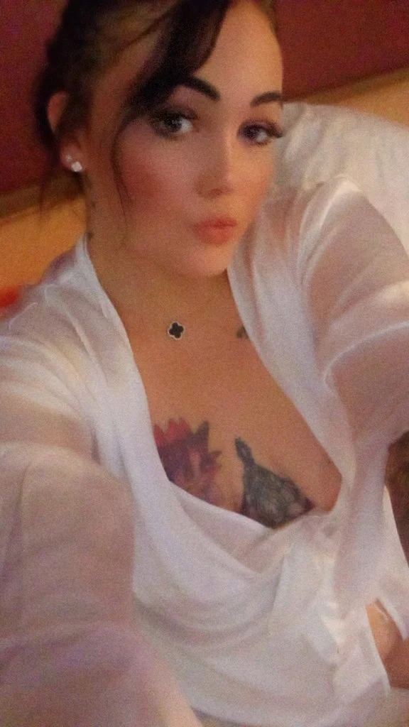 wet and tatted in Louisville – Women Seeking Men photo 2