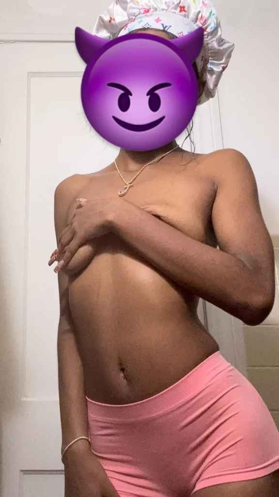 tinybratt in Louisville – Women Seeking Men photo 4