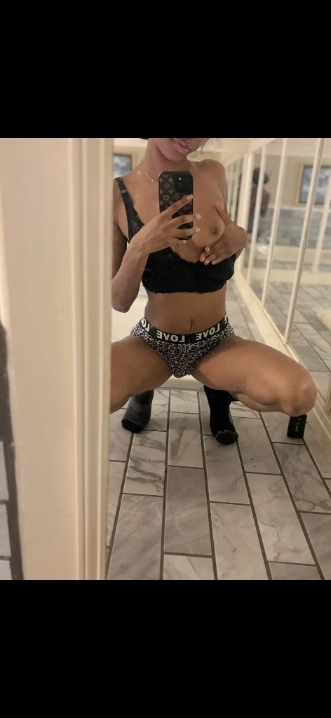 tinybratt in Louisville – Women Seeking Men photo 5
