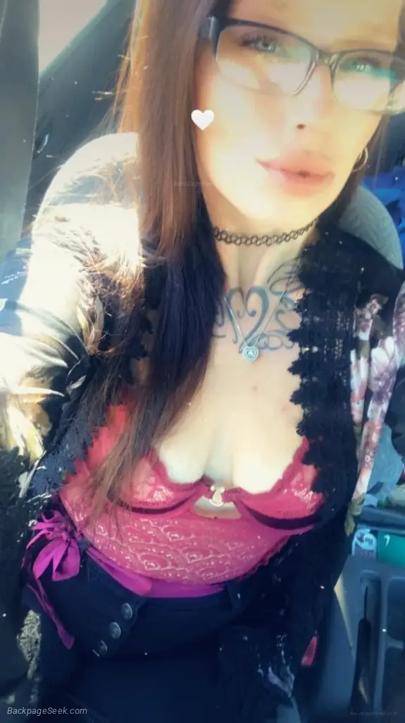 WARNING I might just be your new favorite distraction find o... in Louisville – Women Seeking Men photo 2