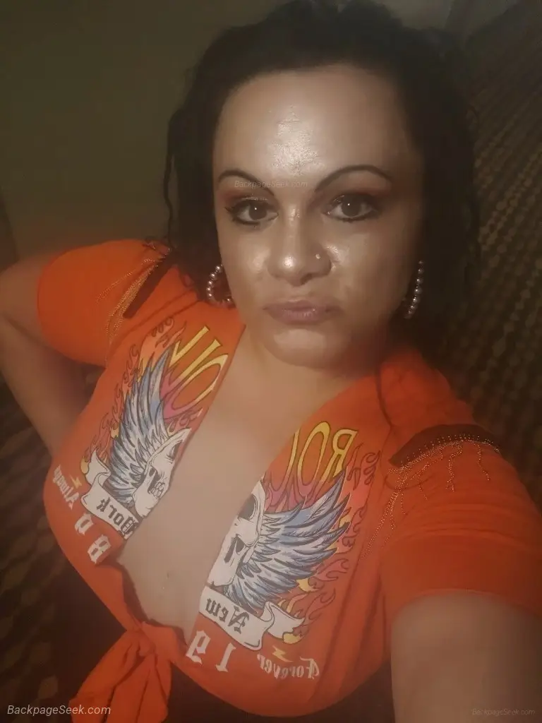 who wants to give me spankings and fill me up in Clarksville... in Louisville – Women Seeking Men photo 2