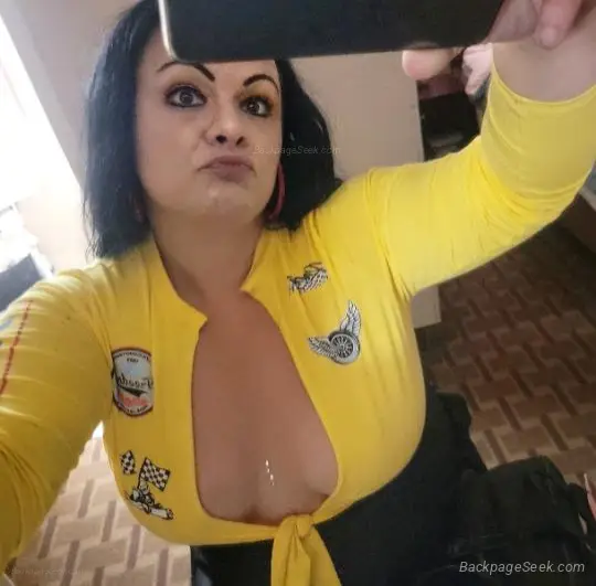 who wants to give me spankings and fill me up in Clarksville... in Louisville – Women Seeking Men photo 4