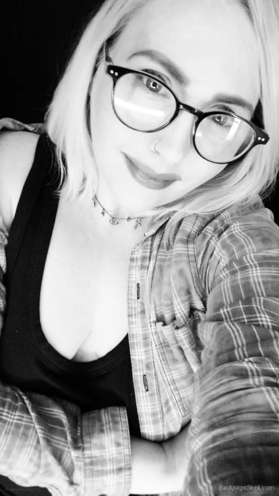 Let Me Be Your Geeky Blonde Girl-Next-Door, In A Petite Pin-Up Package!