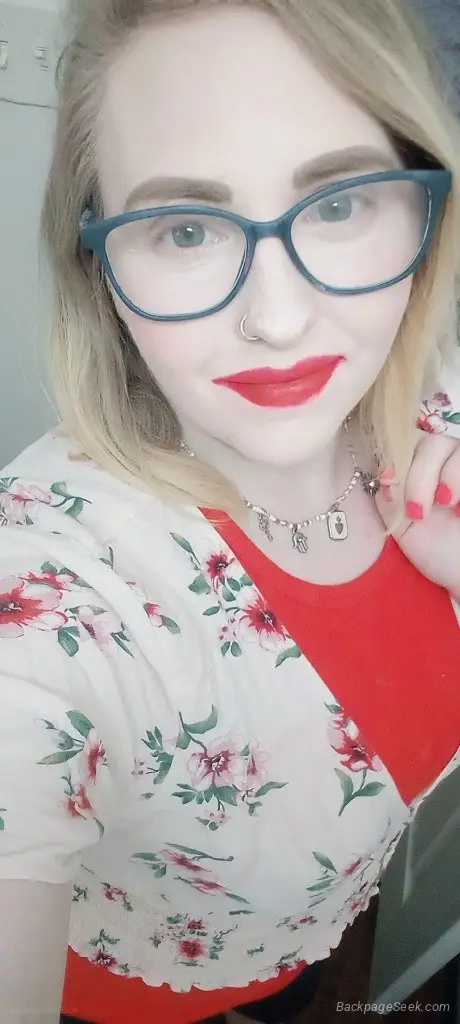Let Me Be Your Geeky Blonde Girl-Next-Door In A Petite Pin-U... in Louisville – Women Seeking Men photo 4