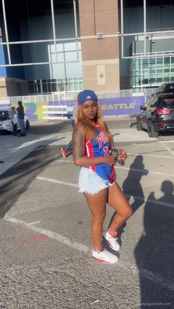 NEW TO TOWN BRACEFACE SUPERSOAKER in Louisville – Women Seeking Men photo 6