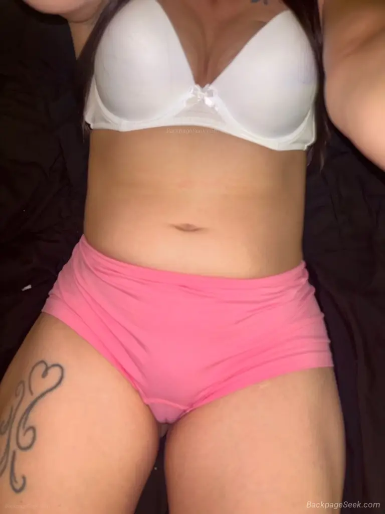 let me be your geeky blonde girl next door in a petite pin u... in Louisville – Women Seeking Men photo 2