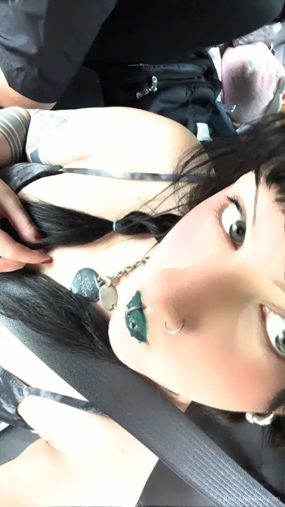 AVAILABLE NOW TIGHT YOUNG GOTH CUMSLUT
