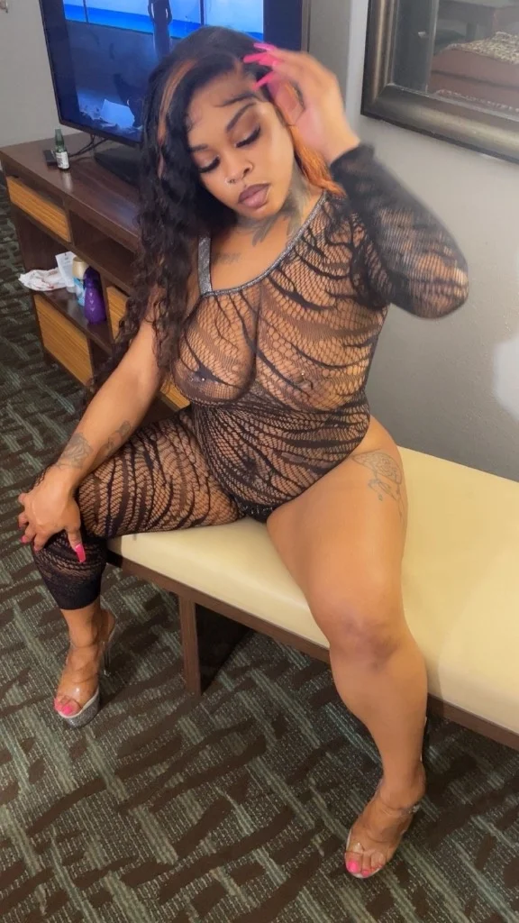 Champagne in Memphis – Women Seeking Men photo 2