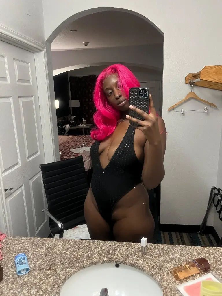 PORNSTAR IN TOWN FOR THE NIGHT ONLY BABY COME PLAY & SHOW ME A GOOD