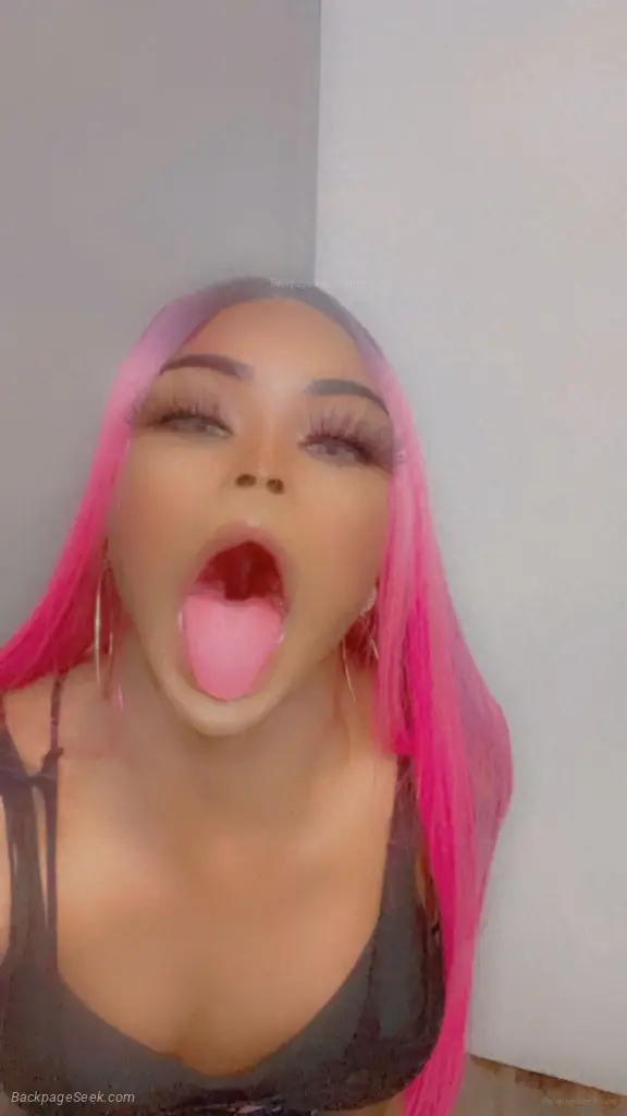 BOTTOMLESS THROAT SUBMISSIVE GAPING BALLS DEEP IN A HEADLOCK... in Memphis – Women Seeking Men photo 4