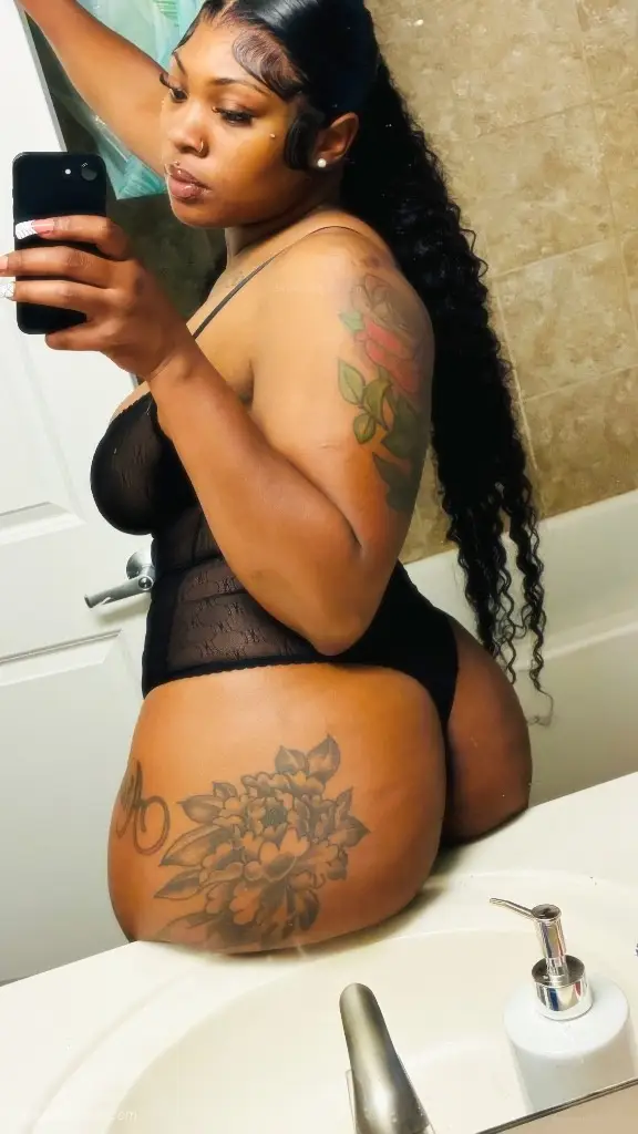 SEXYY STALLION INCALL QV HHR AND FT SHOWS AVAILABLE NOW JUICY