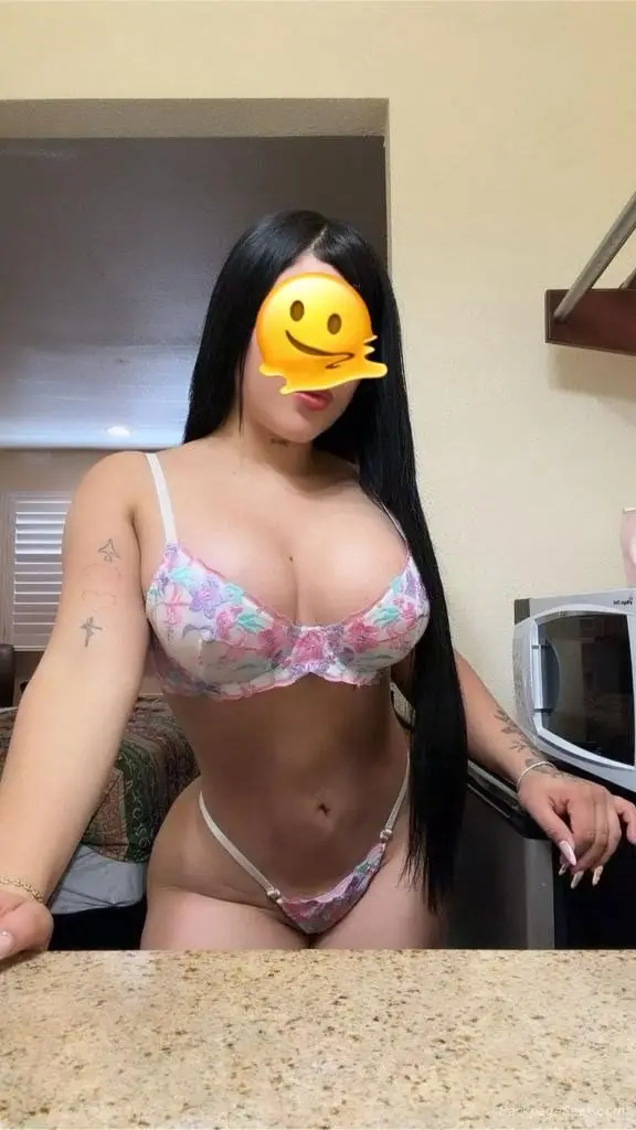 CHICA CALIENTE DISPONIBLE YA PASALO SUPER RICO CONMIGO ME GUSTA