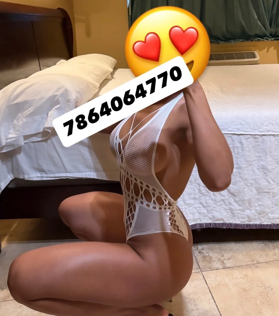 New girl hot in Miami - Women Seeking Men photo 4