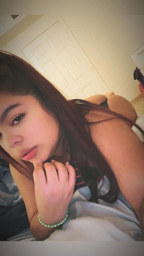Rich and beautiful Latina Chinese with a huge ass ready for... in Miami – Women Seeking Men photo 4