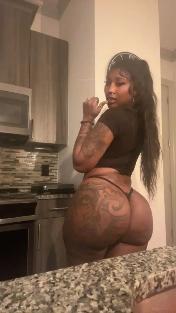 ETHIOPIAN MAMI VISITING MIAMI BEACH