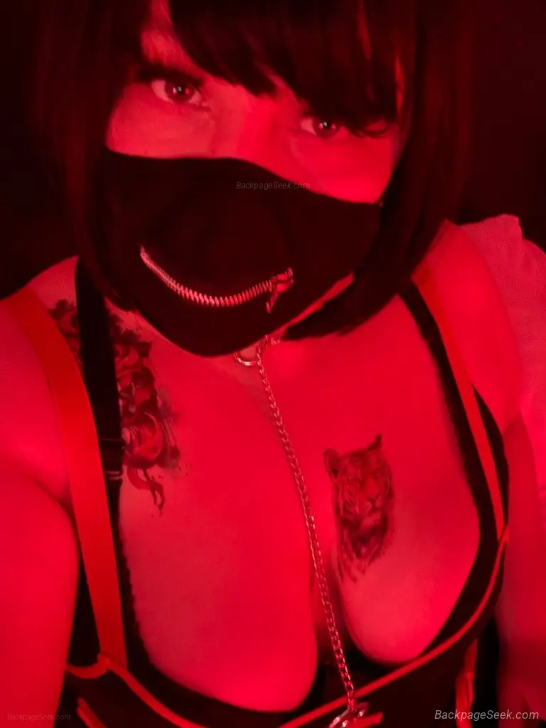 White latin masked bbw hosting VIDEO CALLS and INCALLS ONLY in Miami – Women Seeking Men photo 4