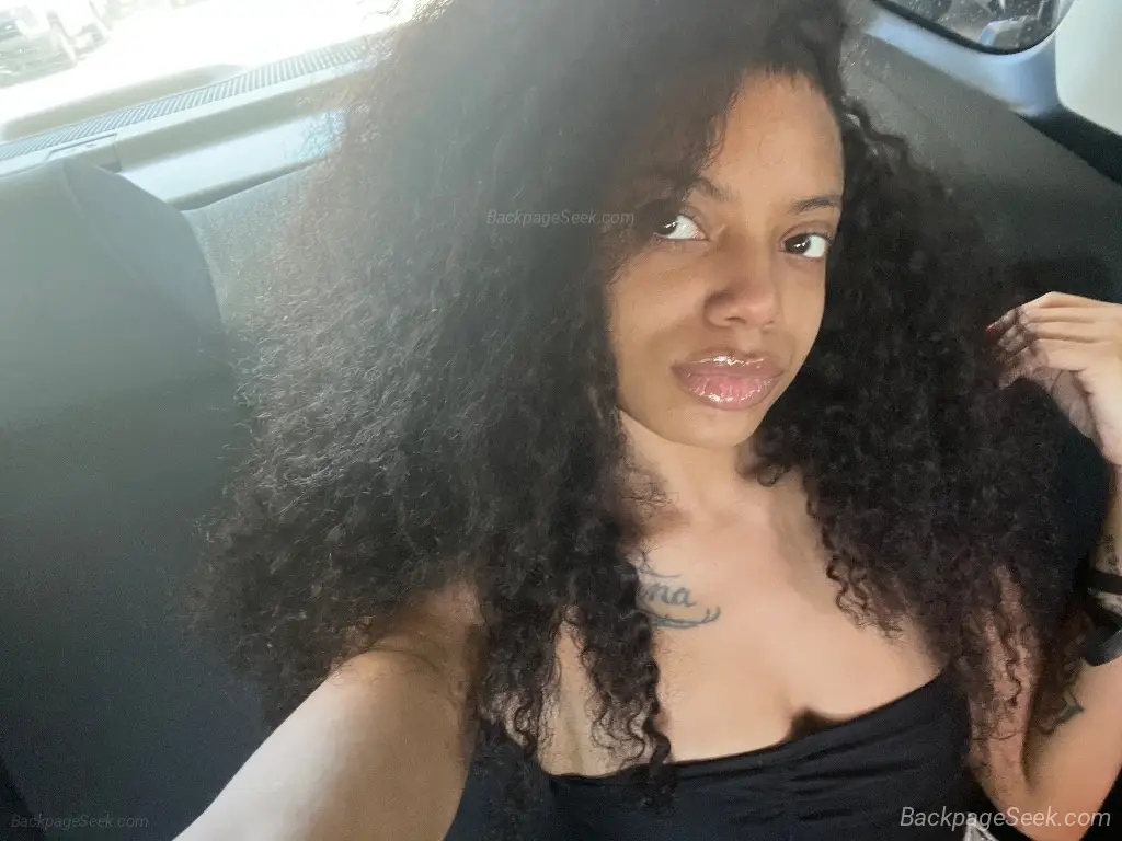 Two Red Bones Kissing in the BACK SEATTT in Miami – Women Seeking Men photo 5