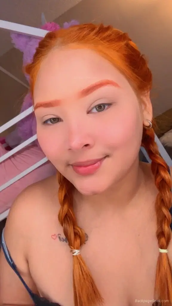 chica latina recin llegada a la ciudad