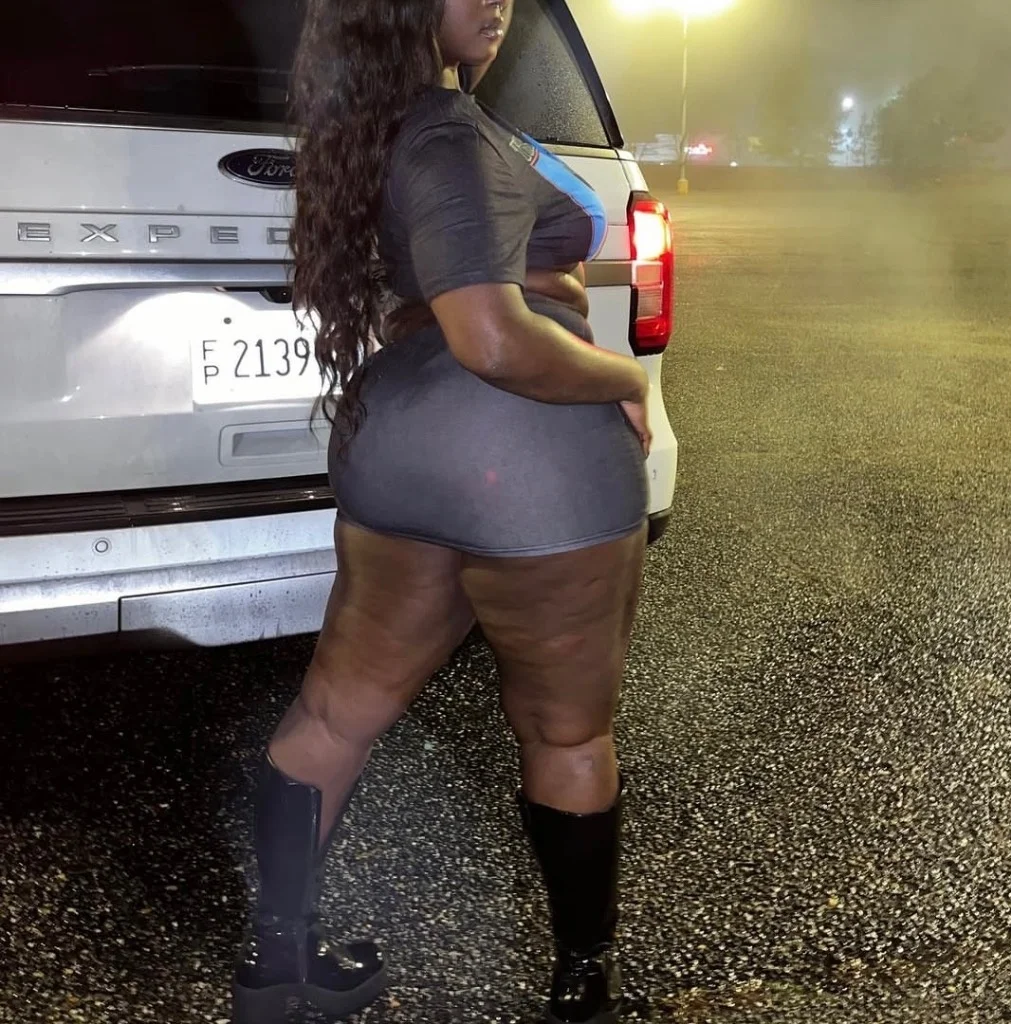 Wanna have some fun with a THICK chocolate bitch!Bet I make you cum
