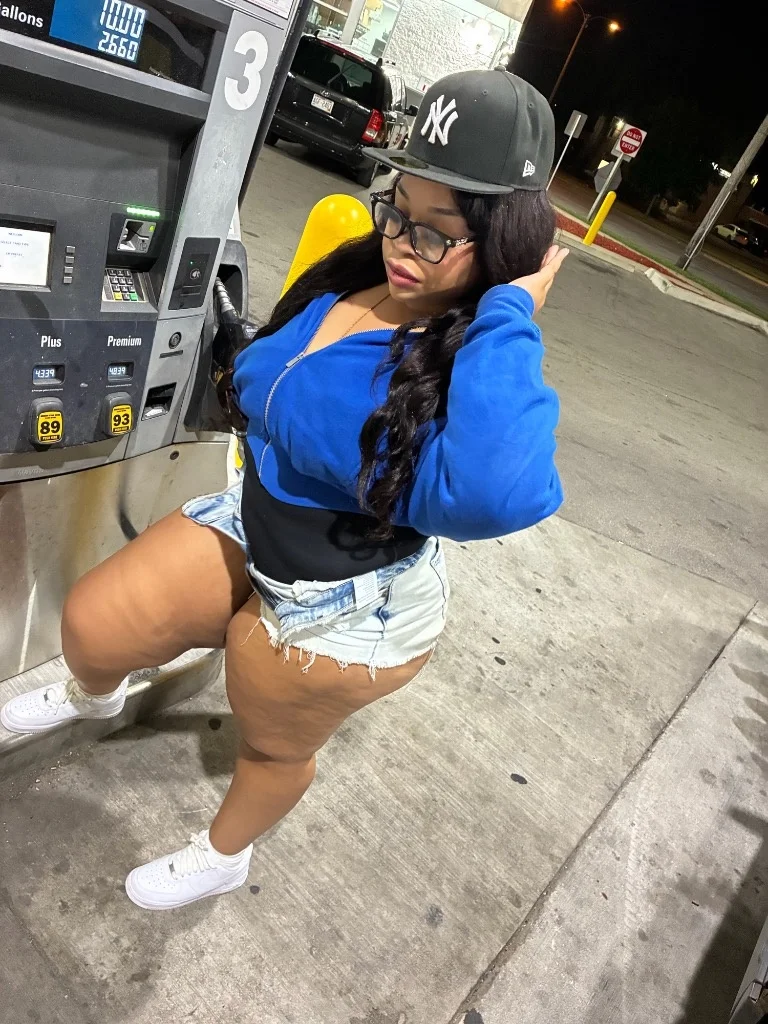 Chubby lightskin here for a short time come see me while in... in Milwaukee – Women Seeking Men photo 4