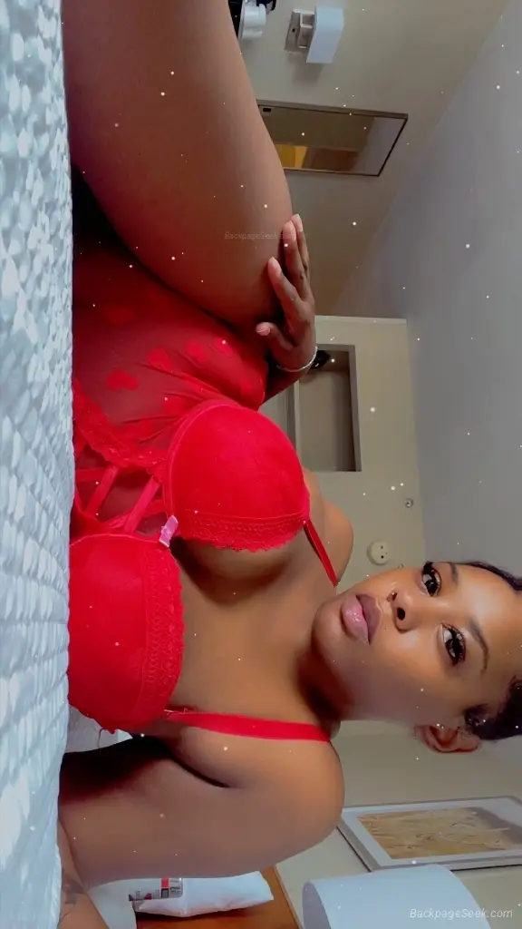 big tittie ebony in Milwaukee – Women Seeking Men photo 5