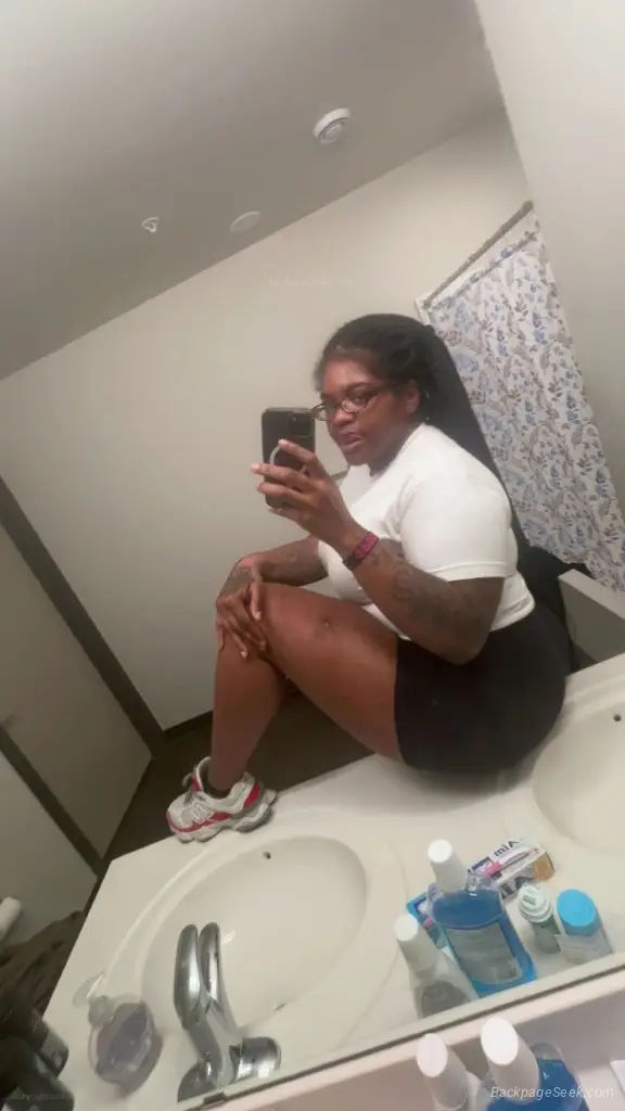 AVAILABLE in Milwaukee – Women Seeking Men photo 4