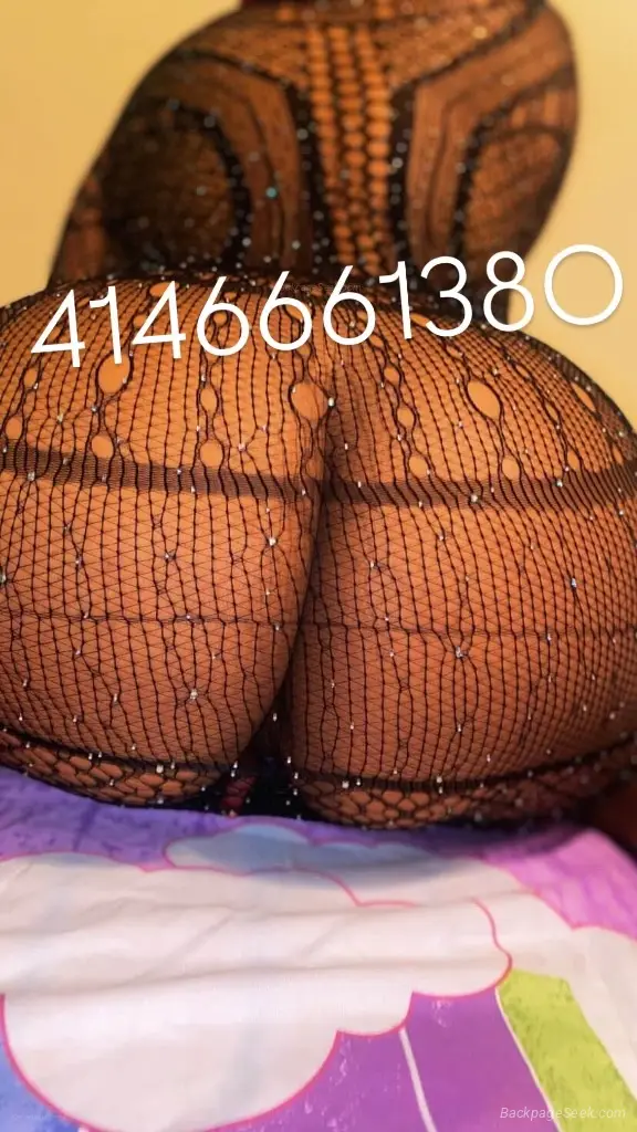 Petite 5 5 Beautiful brown soft skin NEW TO TOWN OUTCALL in Milwaukee – Women Seeking Men photo 2