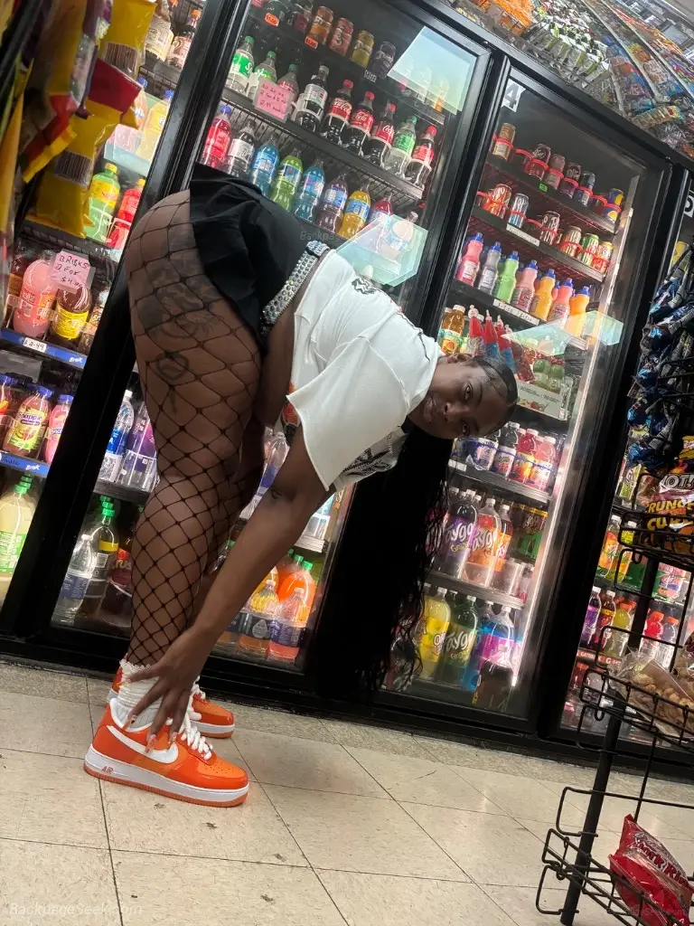 tatted freak in Milwaukee – Women Seeking Men photo 2