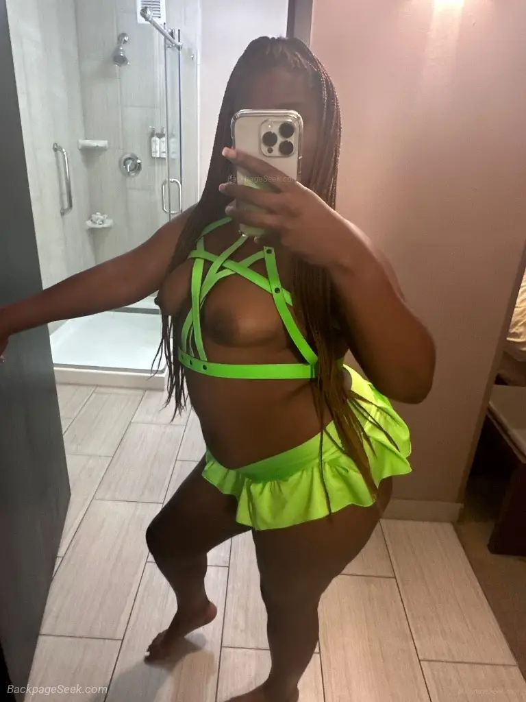 SEXY PETIE CHOCOLATE I FUCK BETTER THAN HER AND HER lets hav... in Milwaukee – Women Seeking Men photo 2