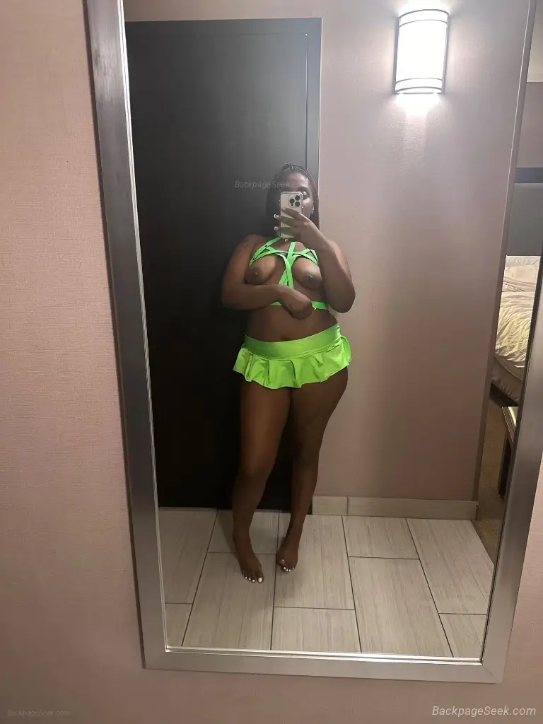 SEXY PETIE CHOCOLATE I FUCK BETTER THAN HER AND HER lets hav... in Milwaukee – Women Seeking Men photo 4