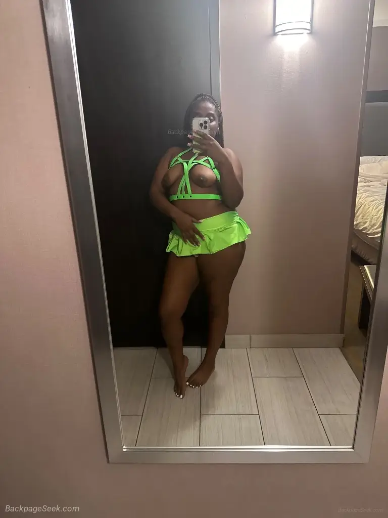 SEXY PETIE CHOCOLATE I FUCK BETTER THAN HER AND HER lets hav... in Milwaukee – Women Seeking Men photo 6