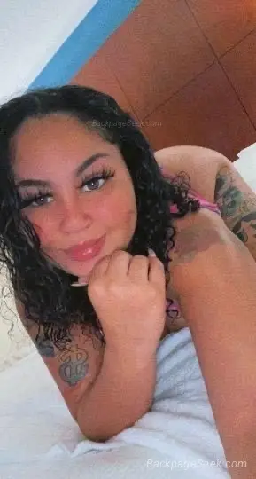 AVAILABLE in Minneapolis – Women Seeking Men