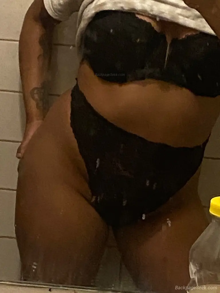 Pretty & Petite Thick lets have FUN 2-3 girl specials TEXT ME FOR MORE