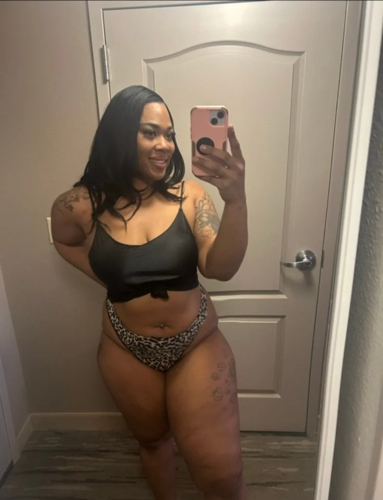 Your Favorite Curvy Playmate in Minneapolis - Women Seeking Men