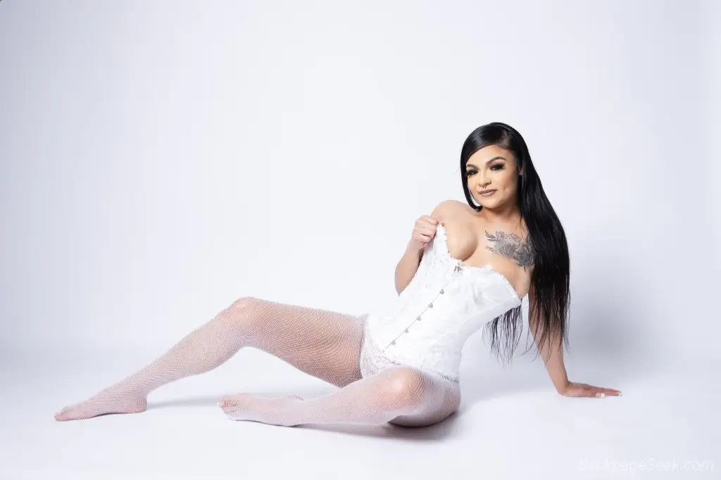 SEXY LATINA FREAK WILL KEEP YOU COMING BACK 4 MORE