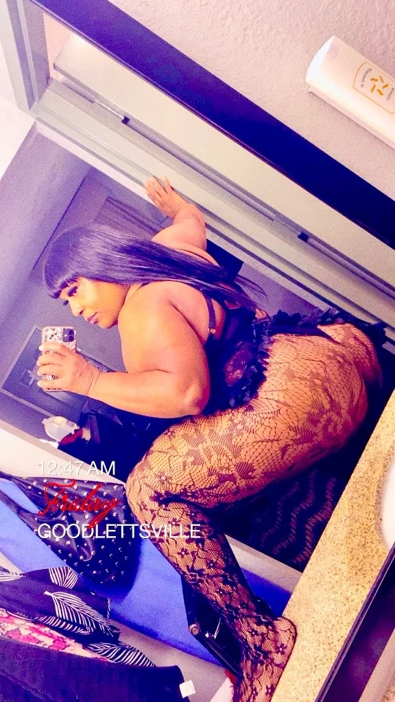 BBW BUBBLE BOOTY GODDESS VISITING GALATIN