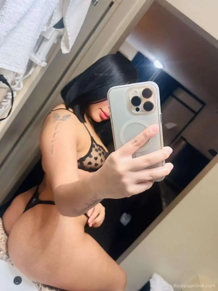 Real pics, available 24/7. Gorgeous Latina, very discreet and ready for