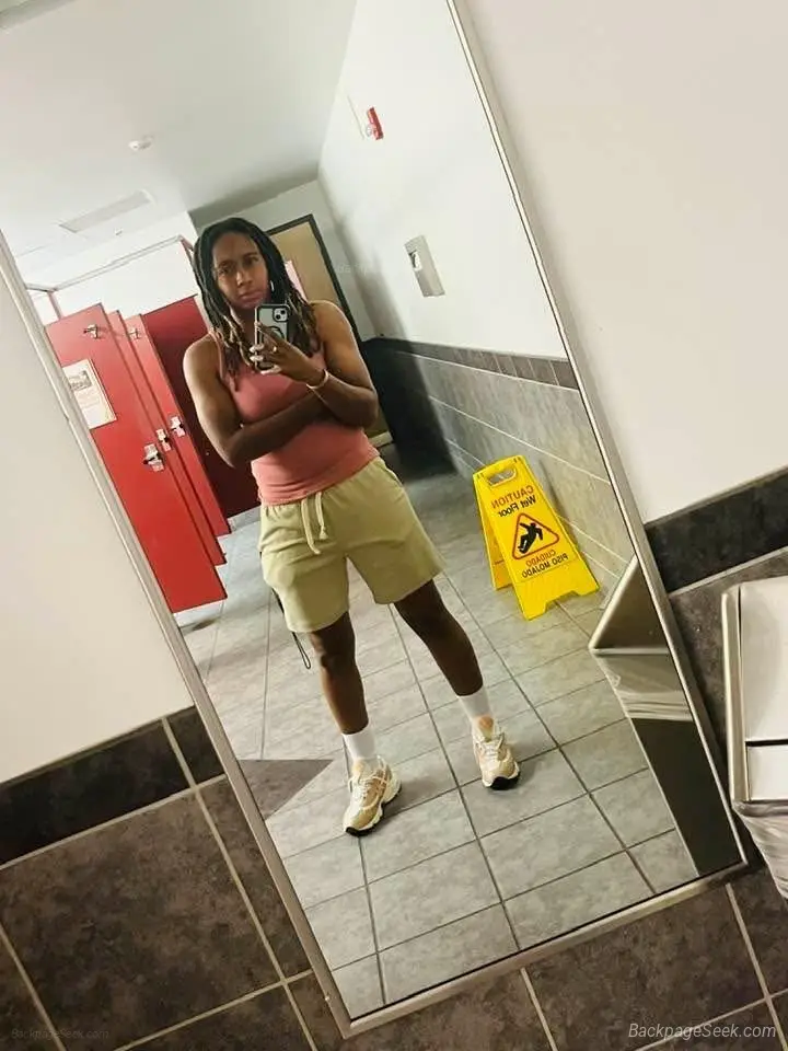 horny lesbian !! white men only ! OUTCALL ONLY