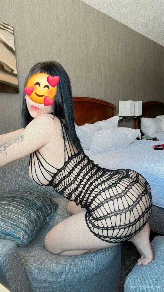 Come daddy enjoy my luscious tits and my sweet pussy I'm new... in New Haven – Women Seeking Men photo 2